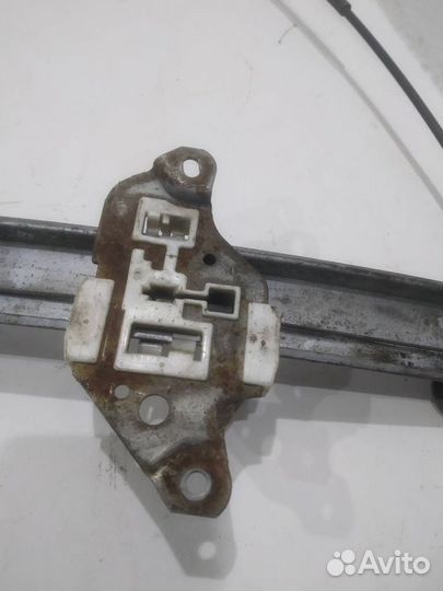Стеклоподъемник механический передний левый
