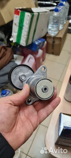 Ролик с натяжителем vag