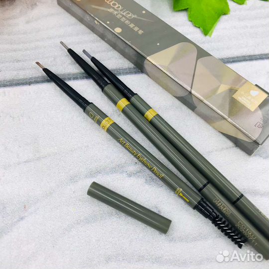 Карандаш для бровей с щеточкой