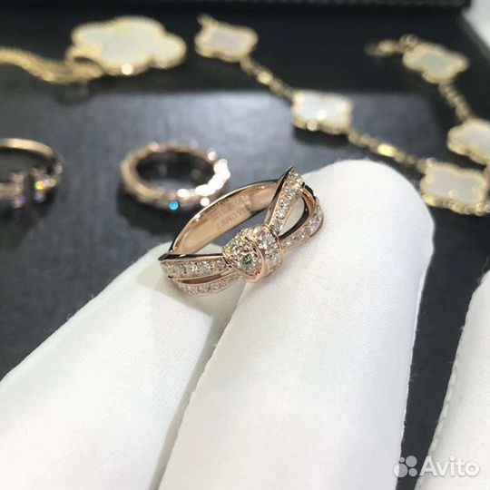 Золотое кольцо с бриллиантами 0.80ct