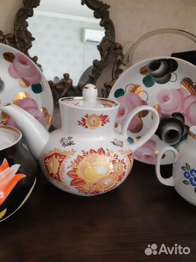 Чайники сахарницы блюдца