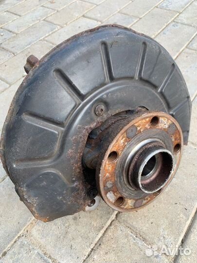 Кулак передний правый Volkswagen Touran 1.4 CAV