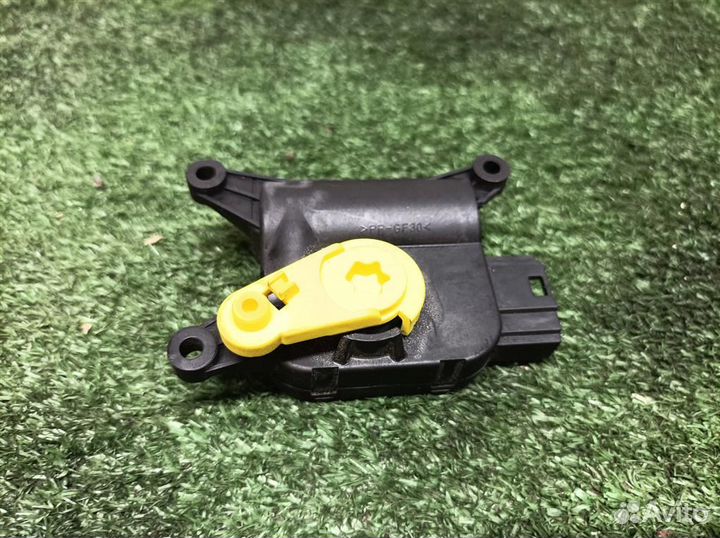 Моторчик заслонки печки VW Jetta 2005-2011