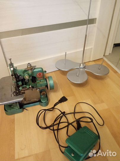 Швейная машинка с оверлоком