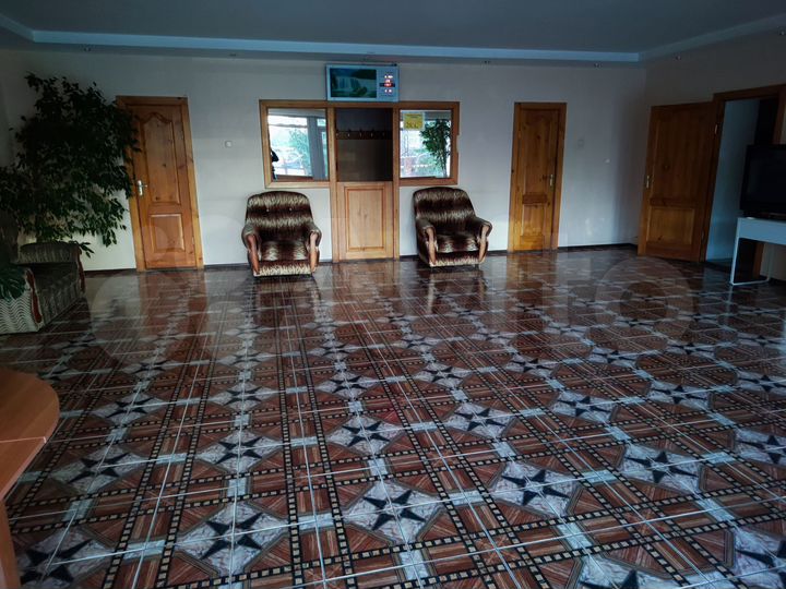 Дом 2000 м² на участке 33 сот.