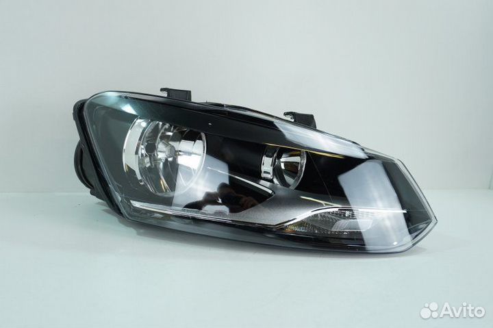 Фара правая Volkswagen Polo 5 2015