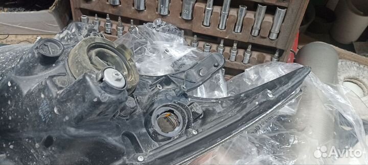 Фара правая toyota