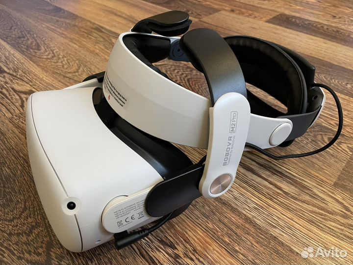VR-гарнитура Oculus Quest 2 с аксессуарами