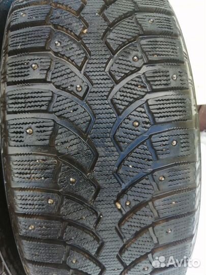 Bridgestone Blizzak Spike-01 26.5/65 R17