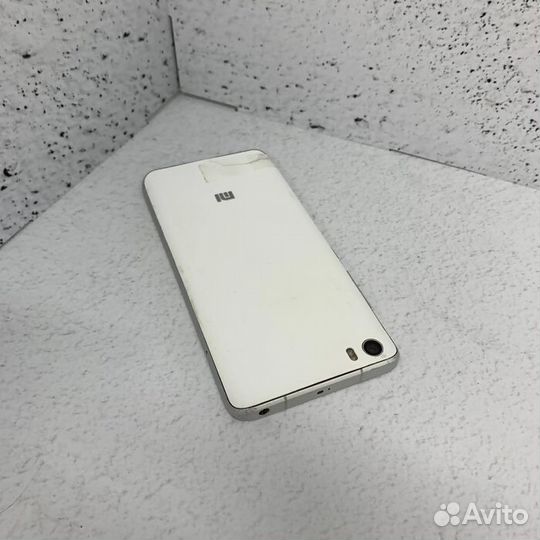 Xiaomi Mi 5 3/64 Гб Белый Смартфон (Рассрочка / В4