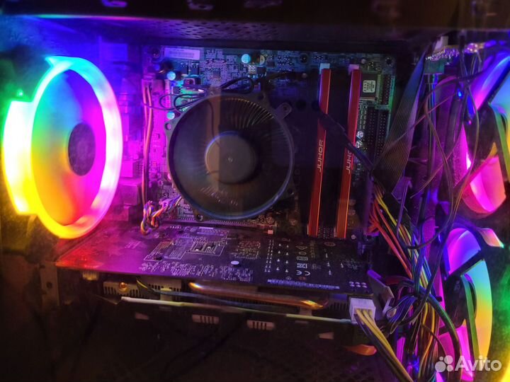 Игровой компьютер с двумя мониторами