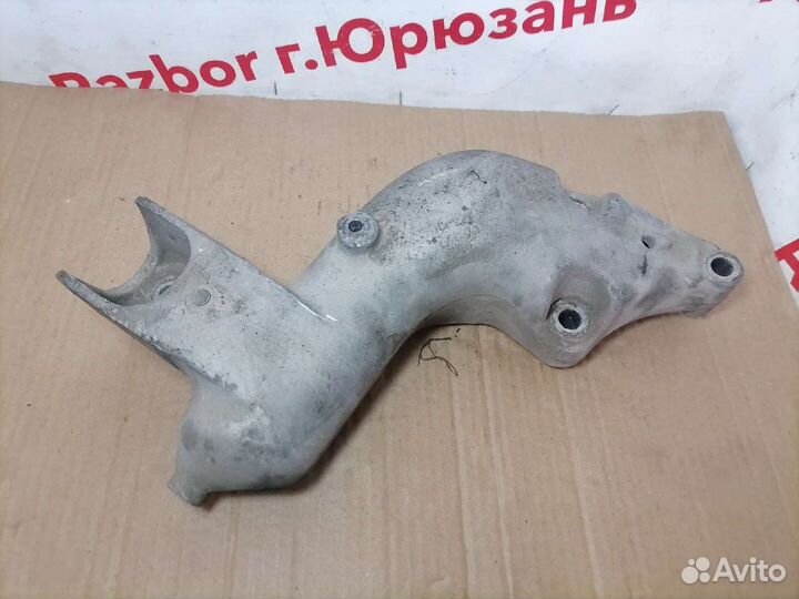 Кронштейн двигателя правый Peugeot 206