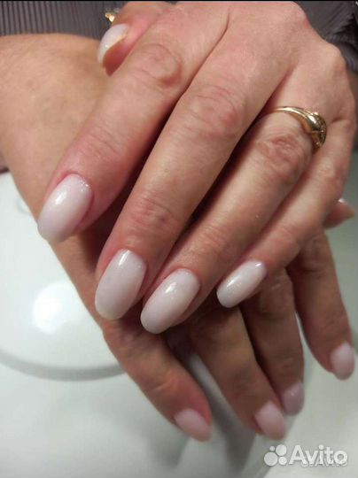 Модель для маникюра.Услуги маникюра