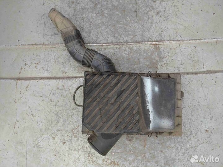 Корпус воздушного фильтра Фольксваген Пассат Б3