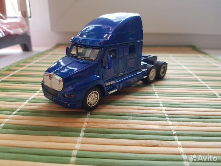 Модель Kenworth T2000 kinsmart