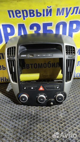 Рамка магнитолы Kia Ceed