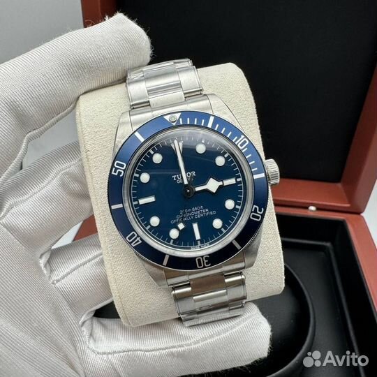 Часы Tudor Black Bay