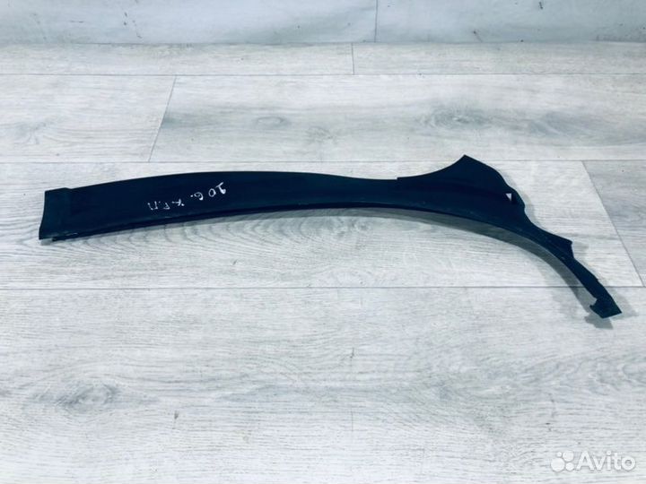 Решетка под лобовое стекло левая Peugeot 206 1.4