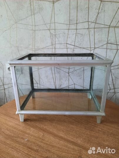 Аквариум на ножках