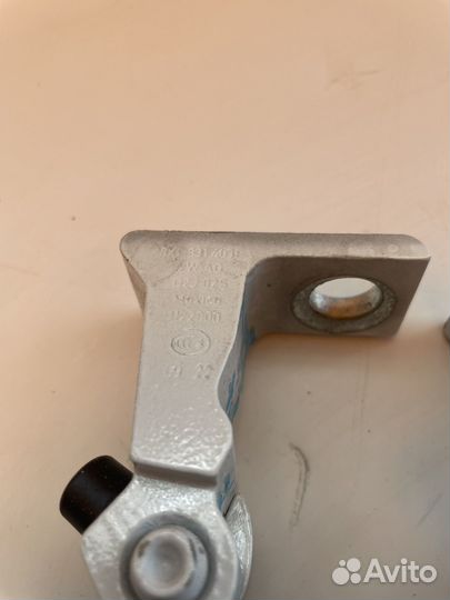 Петля двери передней VW Tiguan 2 2022