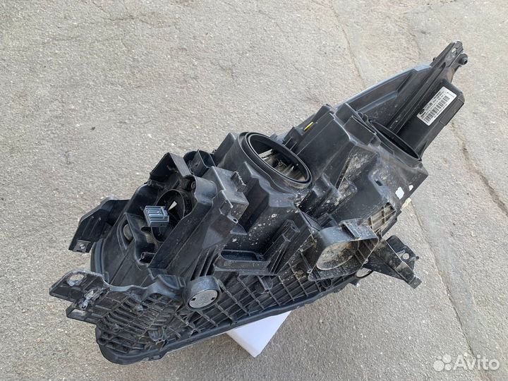 Фара правая Kuga 2 (белый поворотник)