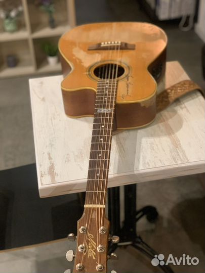 Акустическая гитара