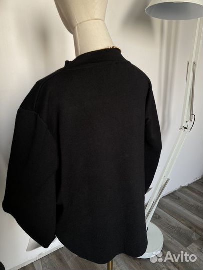 Кардиганы с золотыми пуговицами