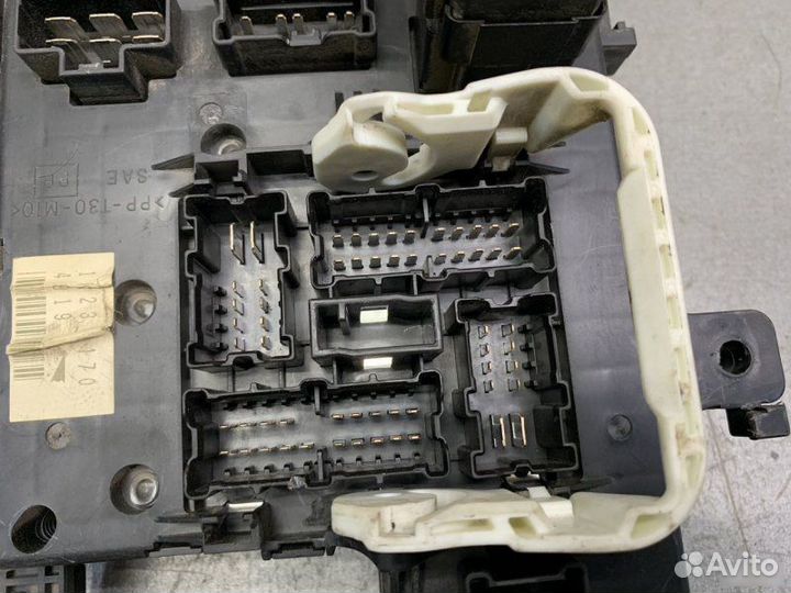 Блок предохранителей салонный Nissan Primera P11