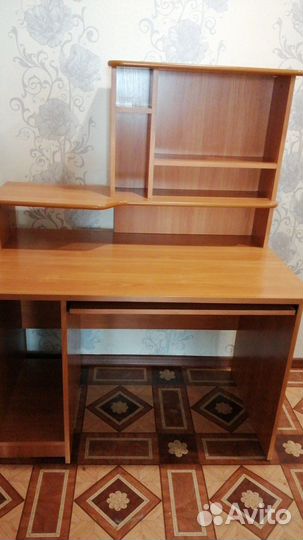 Письменный стол