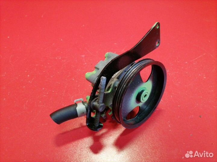 Насос гур Nissan Bluebird Sylphy QG10 QG18DE 2000