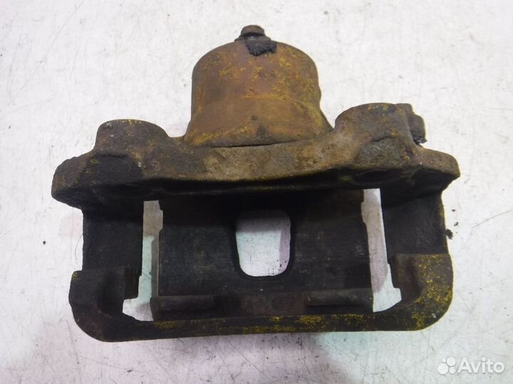 Суппорт передний правый Nissan Primera P10