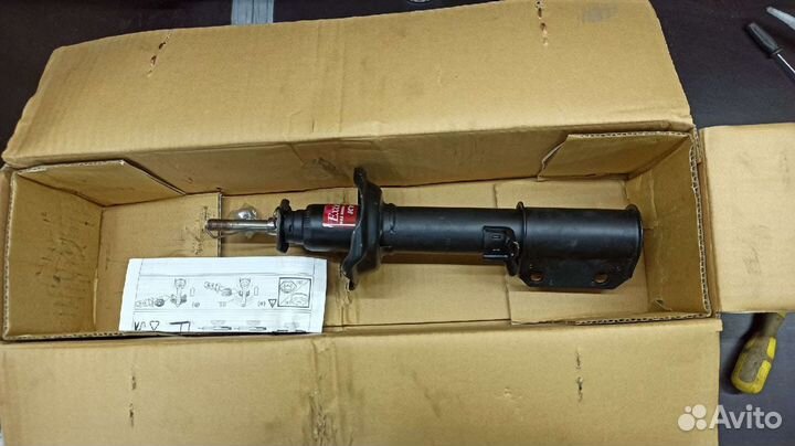 Стойки амортизатора KYB 332086 332087 Subaru Vivio