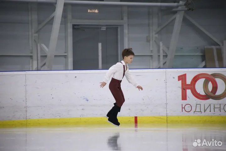 Костюм на мальчика для фигурного катания