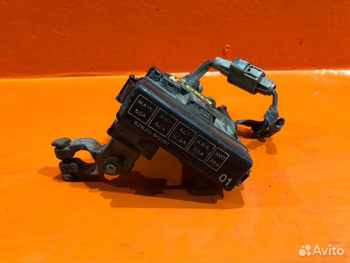 Блок предохранителей подкапотный toyota estima/emina/lucida