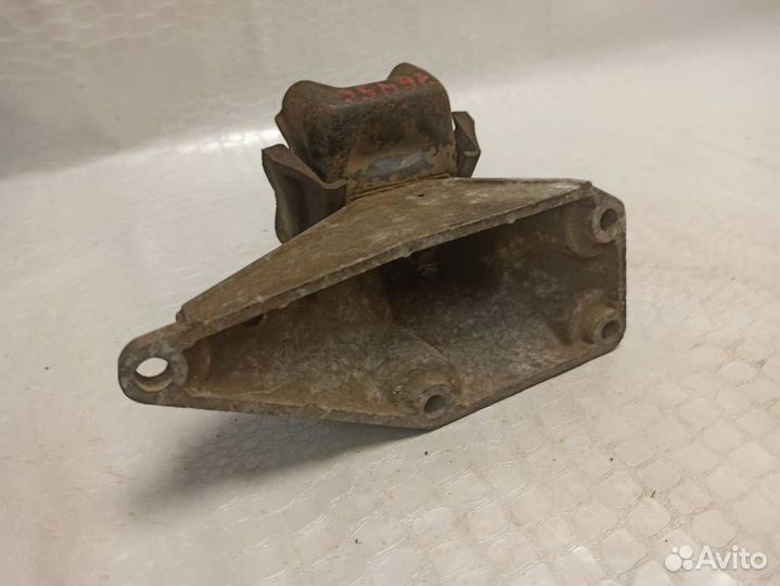 Кронштейн двигателя