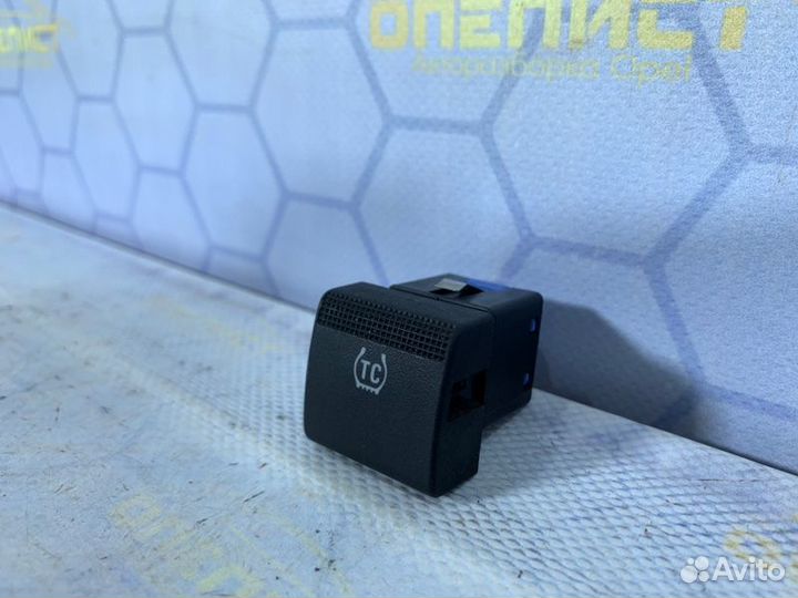 Кнопка антипробуксовки Opel Vectra B X20XEV 1999