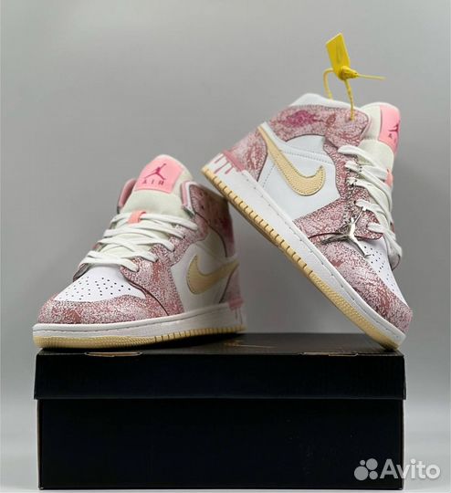 Кроссовки Nike Air Jordan 1 high Pink