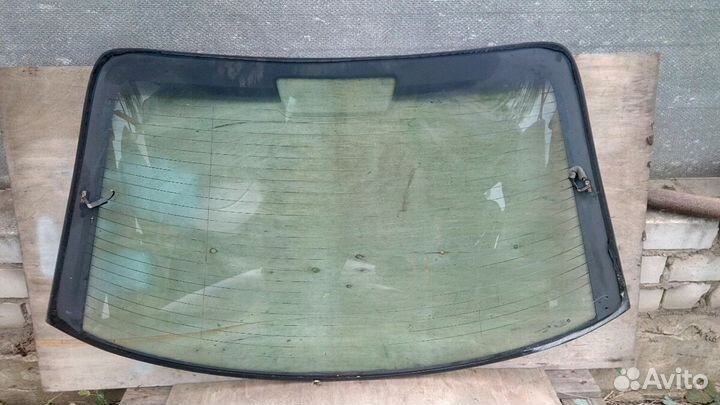 Стекло заднее кузовное на Опель Омега Б Седан