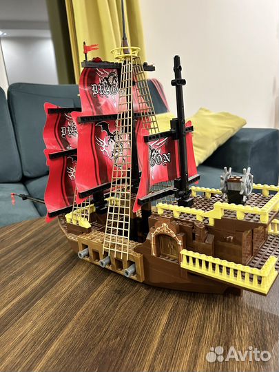 Lego корабль