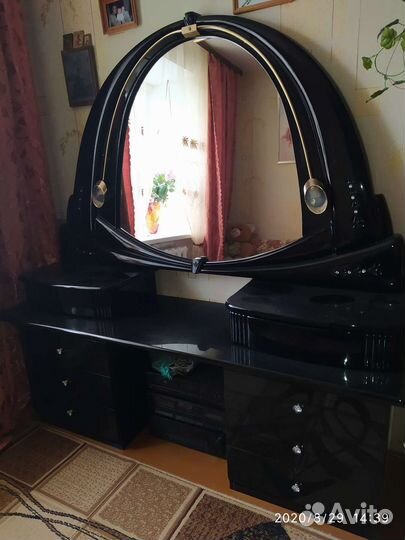 Дамский столик бу