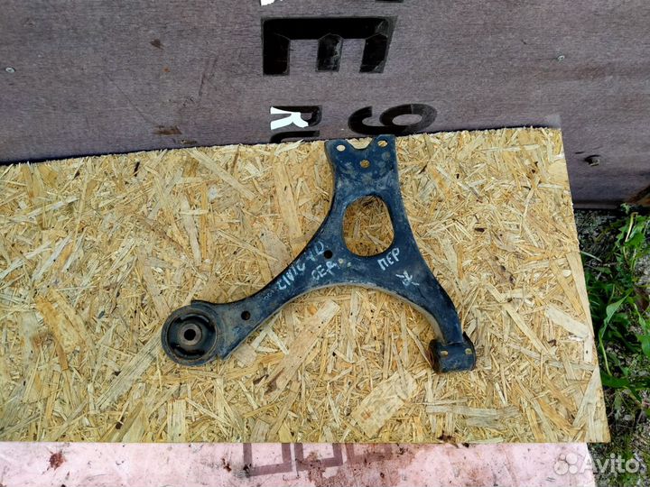 Рычаг передний нижний правый Honda Civic 4D