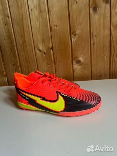 Футбольные бутсы