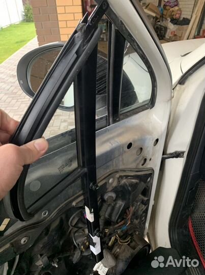 Форточка Туарег NF передняя правая