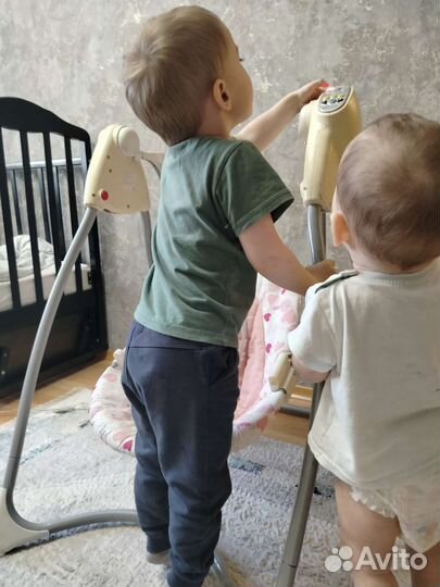 Детские электронные качели graco