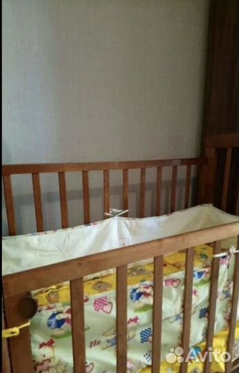 Детская кроватка с поперечным маятником