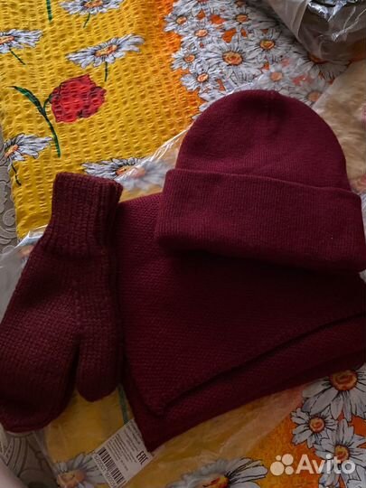 Шапка с шарфом и варежками детская новая