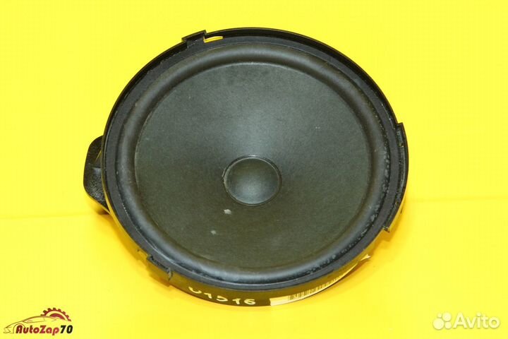 W204 C250 Динамик задней двери левый, правый