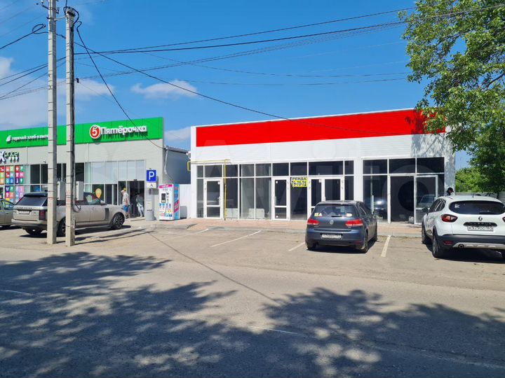 Помещение, рядом два супермаркета и аптека70 м²