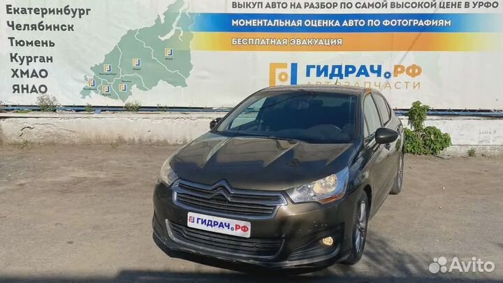 Накладка декоративная на торпедо левая Citroen C4