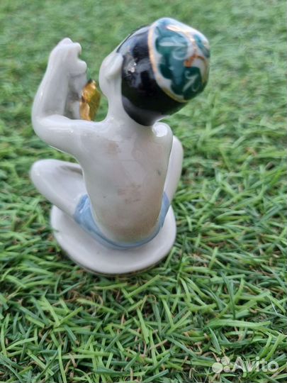 Мальчик с виноградом лфз